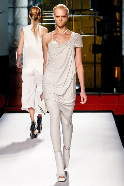 Look 14